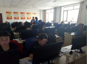 西街街道小寺廟社區勞動保障專干參加業務培訓，提升服務水平